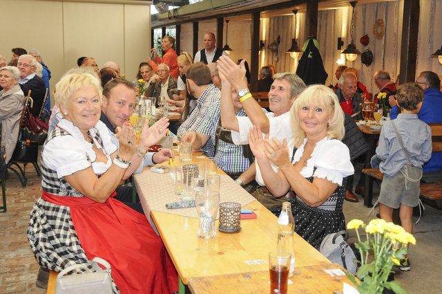 Die Stimmung beim Oberlaaer Kirtag war großartig. | Foto: A. Wendt
