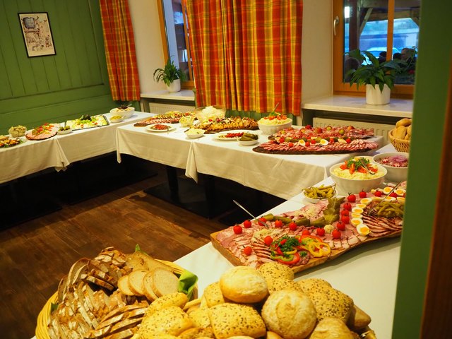 Der Wirt 'z' Spaching tischte auf | Foto: Constance Haslberger