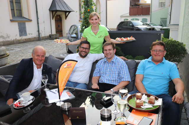 "Lanzeln" der Jungen Wirtschaft im Stadtcafé von Tanja Uhl