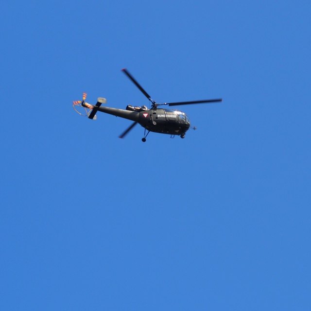 Mit dem Hubschrauber wurde das Gelände erkundet. | Foto: FF-Neustift