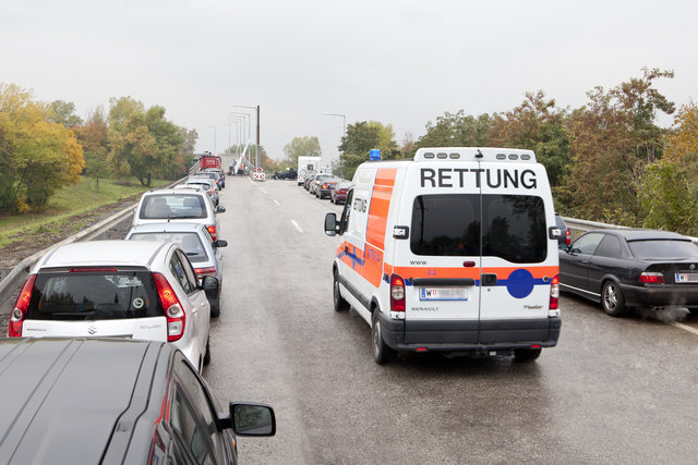Eine Rettungsgasse zu bilden ist der erste Schritt zur Ersten Hilfe | Foto: Asfinag