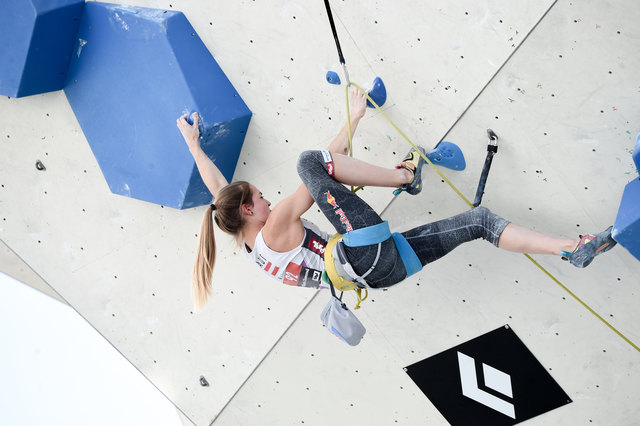 Jessica Pilz bei der WM-Qualifikation im Vorstieg. | Foto: EXPA Pictures/ERICH SPIESS