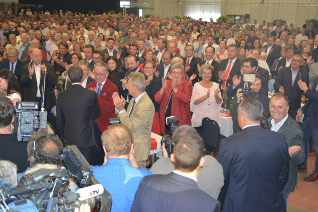 Volles Haus beim SPÖ-Parteitag in der Messehalle Oberwart