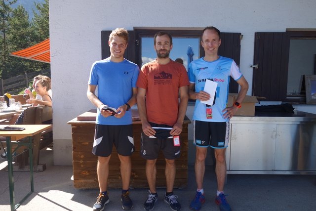 Sieger der Klasse Berglauf Herren 1: Alexander Hutter (2.), Simon Murauer (1.) und Christian Stern (3.) | Foto: SV Telfes