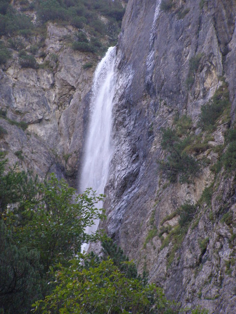 der Wasserfall bei der Kneippanlage macht eine gute Stimmung! Wie du heute denkst, wirst du morgen sein!