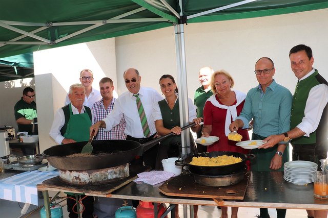 Werner Skringer, Karl Ziegler, Nina Kostner, Ridi Steibl, Helmut Baudendistel und Ernst Gödl beim Sterzsonntag in Fernitz-Mellach.