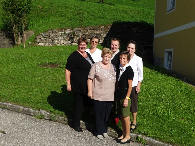 Das Team der kfb der Diözese Gurk-Klagenfurt mit den verantwortlichen Frauen aus Ettendorf.