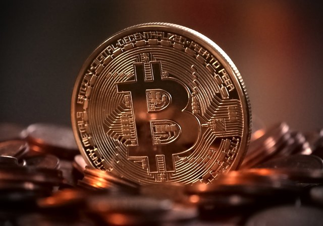 Eine Moosburgerin sollte vermeintliche Schulden mit Bitcoin-Bons bezahlen. Sie erstattete Anzeige - Foto: https://pixabay.com/de/bitcoin-kryptow%C3%A4hrung-digital-geld-2007769/ | Foto: Pixabay/MichaelWuensch
