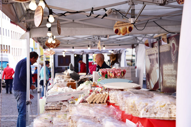 Ab morgen, Dienstag, gastiert der Italo-Markt wieder in der Villacher Innenstadt. Vier Tage lang werden Marktfieranten aus der Toskana, Sizilien, Sardinien, Umbrien und anderen Regionen Italiens das einzigartige italienische Marktflair wieder auf den Hauptplatz bringen.