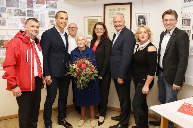 Stadtvorsitzender der SPÖ Wolkersdorf StR Horst Holzer, Bundesparteivorsitzender Christian Kern, GR a. D. Erich Löffler, Magdalena Schiffner, Abg. z. NR Melanie Erasim, LH Stv. Franz Schnabl, Silvia Kraus, Bezirksvorsitzender der SPÖ Hollabrunn GR Richard Pregler.