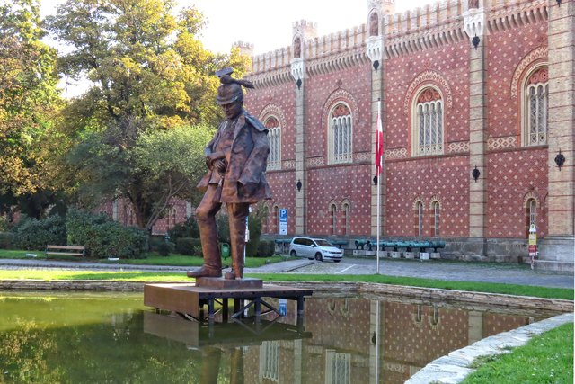 Vor dem Museum steht ein müder Soldat, über den ich bis jetzt keine weiteren Informationen finden konnte