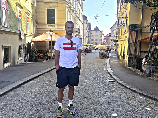 Mit dem rot-weiß-roten T-Shirt in der Sporgasse: Oliver Marach bestreitet mit 38 Jahren sein erstes großes Graz-Heimspiel. | Foto: KK