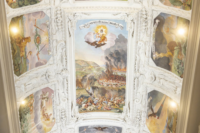 An der Decke sind Szenen aus dem Sieg der Habsburger gegenüber den Türken aus dem Jahr 1683. | Foto: Foto Fischer