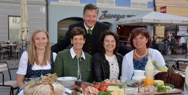 Organisationsteam: Christina Falzberger (Landjugend), Ilse Wolfger (Bezirksbäuerin), Andreas Steinegger Kammerobmann), Bärbel Wacker (Stadtmarketing) und Eva Maria Lipp (Festorganisatorin) v.l.