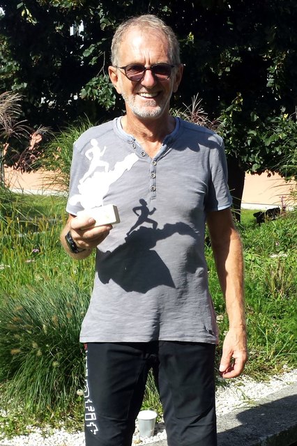 Helmut Willnauer - Stolzer Sieger beim Halbmarathon am Wallersee
