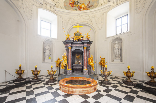 Grabkapelle: An Karfreitagen wird das Grab geschmückt. | Foto: Foto Fischer