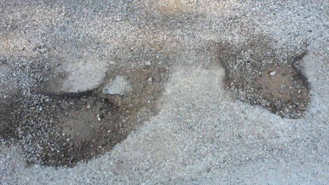 So sahen die Asphaltflächen beim Hohe-Wand-Blick bis vor kurzem noch aus. Inzwischen wurde nachgebessert.﻿ | Foto: privat