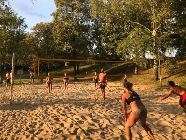 Trainings unter professioneller Anleitung am Beachvolleyballplatz in Steinbrunn