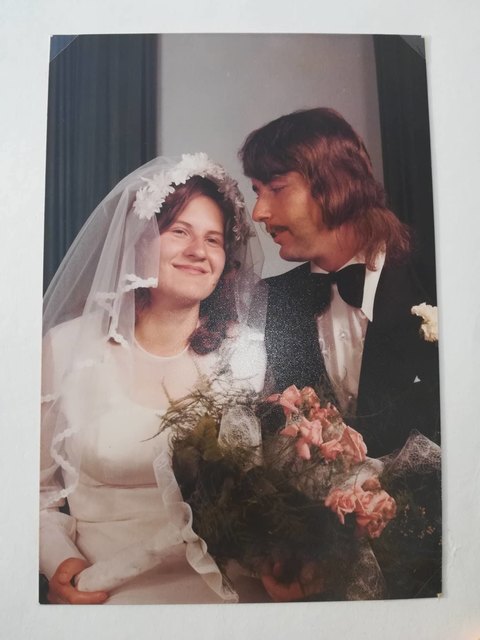 Bereits 45 Jahre alt ist das Hochzeitsfoto von Rudolf und Helga V. Das Paar lernte sich in einer Herzogenburger Bar kennen.