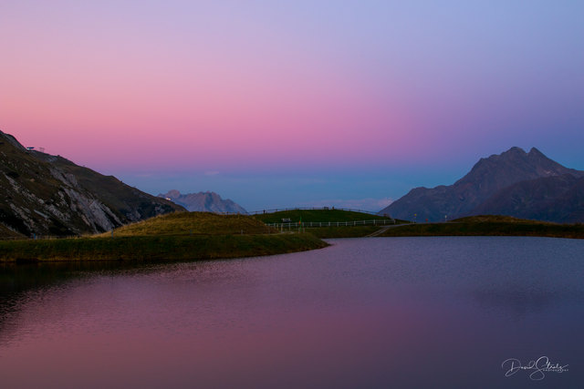 Herrliche Himmelsfarben zeigten sich zur blauen Stunde am Speicherteich Galzig.