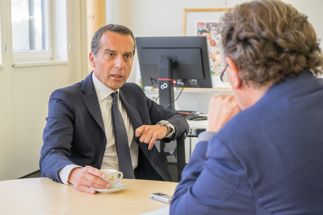 Christian Kern über die Asylpolitik der Regierung: "Die Regierung redet zwar über Lösungen, löst aber nichts." | Foto: Arnold Burghardt