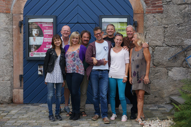 Ein Ausschnitt der starken freien Theaterszene Salzburgs: Sonja Zobel, Edi Jäger, Judith Brandstätter, Peter Blaikner, Torsten Hermentin, Jurek Milewski, Magdalena Croll, Reinhold Tritscher und Anita Köchl