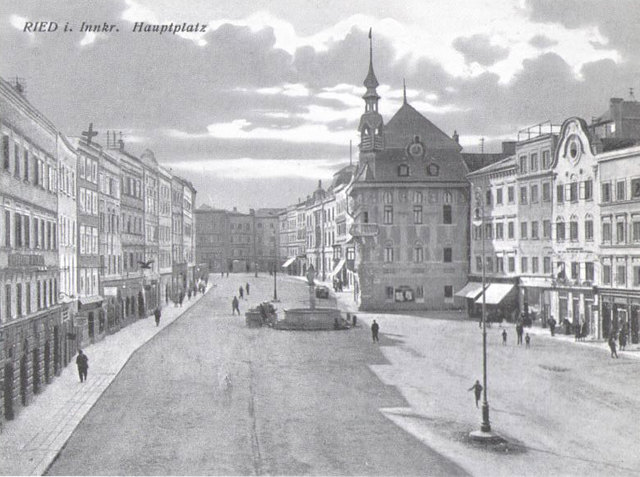 Der Rieder Hauptplatz um 1918. | Foto: Quelle: Buch Rieder Bildchronik