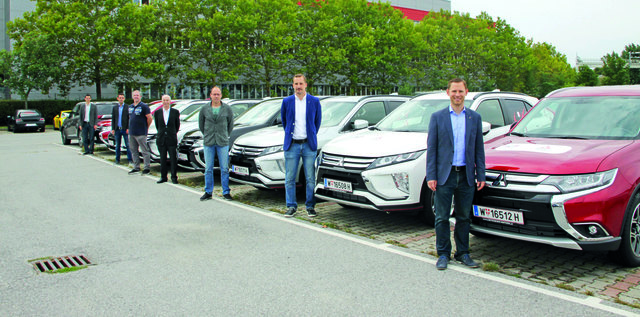 Mitsubishi Österreich sponsert das österreichische Handballteam mit zehn Autos.
