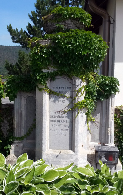 Ein Denkmal erinnert an die Katastrophe.