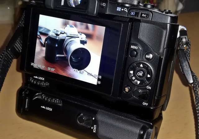 Ohne Kamera geht bei den Regionauten nichts. Es muss ja nicht zwingend so eine sein wie diese hier. Heute hat ja auch jeder ein Smartphone in der Tasche. Ich habe es auch schon öfter gezückt. Für Schnappschüsse muss man auch kein Profi sein, wichtiger ist es ein Motiv zu entdecken.