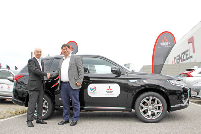 Mitsubishi Österreich sponsert das österreichische Handballteam mit zehn Autos (im Bild Funktionäre des Handballbundes).