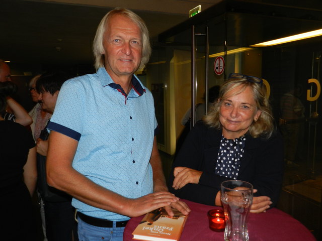 Manfred und Helga Hackl holten sich gleich ein Exemplar von Neues vom Onkel Franz.
