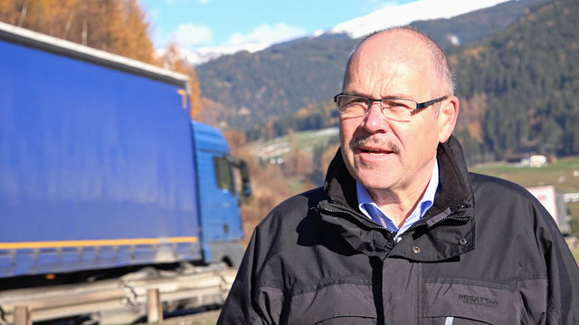 NEOS Verkehrssprecher Andreas Leitgeb freut sich über die Motorrad-Lärmstudie im Bezirk Reutte.