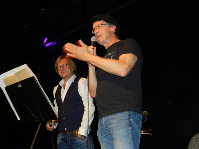 Ranzenberger und Kili tragen ihr Gedicht vor.