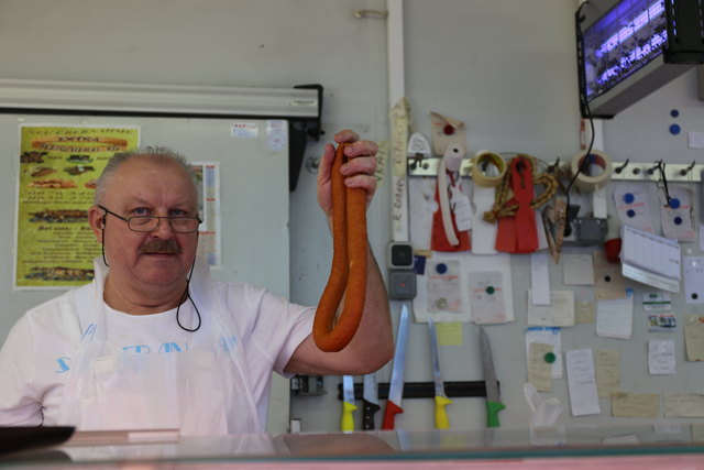 Die Extra-Fleischerei und die anderen Standler versorgen die Besucher am Meidlinger Markt lukullisch. | Foto: Marktgemeinde Meidling