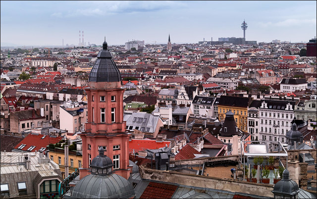 Ausblick vom Haus des Meeres bis hin zum Hauptbahnhof und A1-Turm