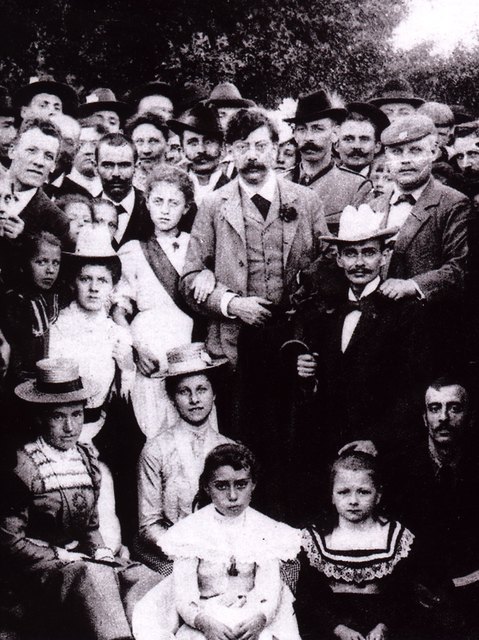 Victor Adler inmitten seiner Anhänger. | Foto: Bezirksmuseum Favoriten