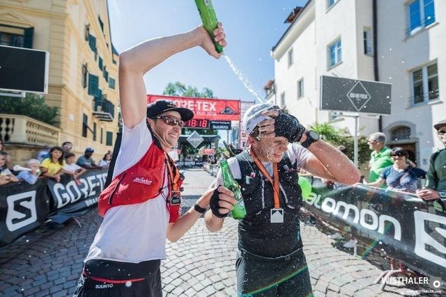 So ein Sieg gehört gefeiert! David Wallmann aus St. Koloman stellte sich dem "Transalpine Run" quer durch die Alpen – und erreichte eine super Platzierung. | Foto: David Wallmann privat