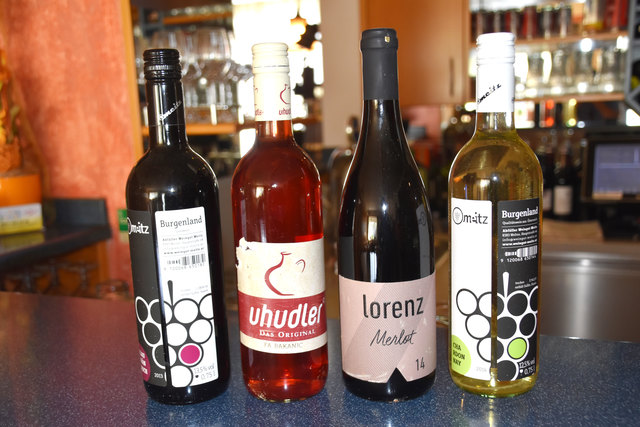 Im Keller lagern viele Weine aus dem Bezirk Jennersdorf.