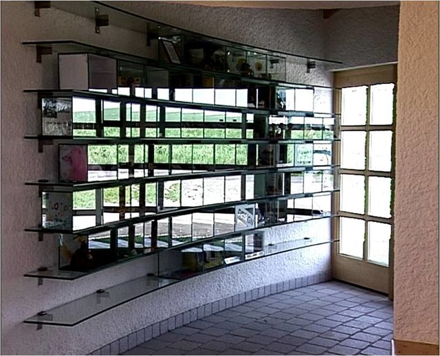 In der Dorfkapelle: Kunstprojekt "Full House" von Manfred Erjautz | Foto: Penz