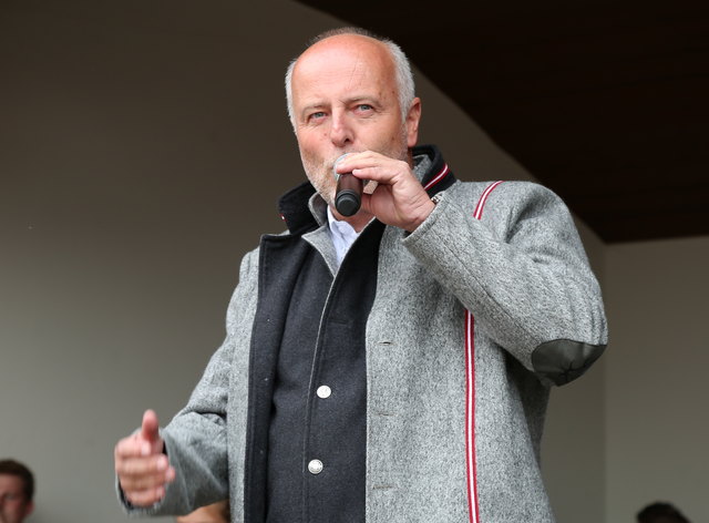 TVB Vorsitzender Peter Hofer eröffnete den Bauernherbst.
