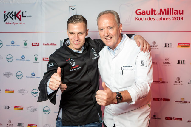 Gault&Millau Koch des Jahres 2019 Benjamin Parth mit Lokalmatador Martin Sieberer | Foto: ©TVB Paznaun - Ischgl_APA Fotoservice_Lechner