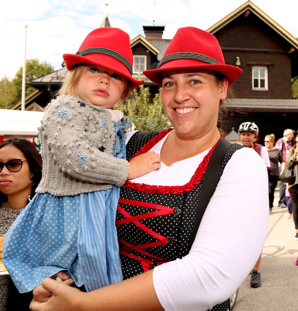 Leonie Englmeier und Manuela Rainer im Partnerlook.
