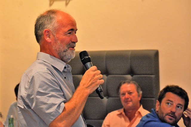 Walter Preisinger (GC Sterngartl) vom langjährigen Hauptsponsor HABAU.
