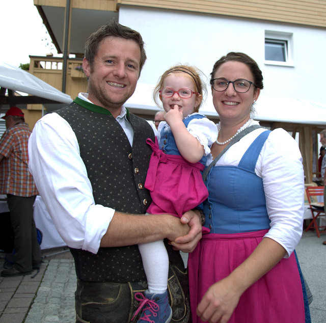 Robert, Ella und Julia Leutgeb in festlicher Stimmung.