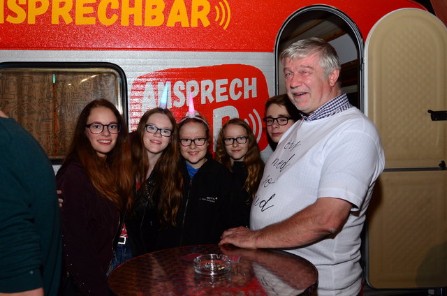 Yvonne, Lisa, Tanja, Julia und Hannes mit Diakon Anton Haunold bei der Ansprechbar
