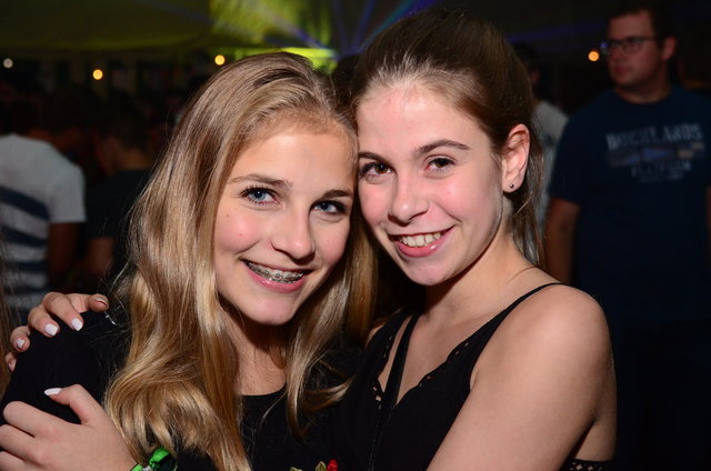 Klara und Ella waren miteinander am Weinlesefest unterwegs