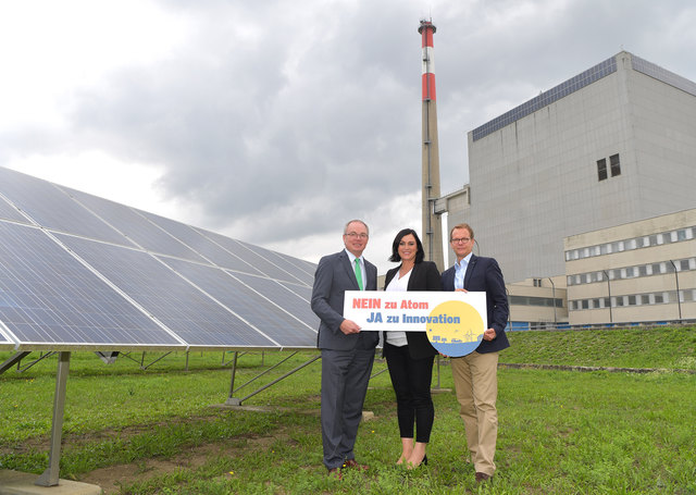 LH-Stellvertreter Stephan Pernkopf, Bundesministerin Elisabeth Köstinger und EVN-Vorstandsdirektor Stefan Szyszkowitz | Foto: NLK Pfeiffer
