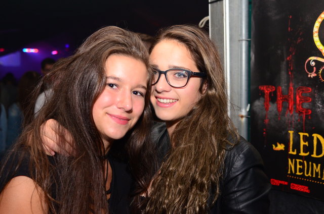 Sophie und Anna waren gemeinsam im großen Barzelt unterwegs