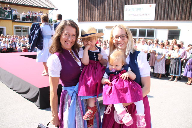 Monika Wimmer mit Tochter Monika, Clara und Greta.